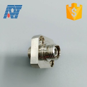 Adaptador de Fibra Óptica APT FCUPC-FCUPC Simplex Monomodo Tipo Cuadrado Sólido para Distribución y División de Fibra en ODF - Product Image 5