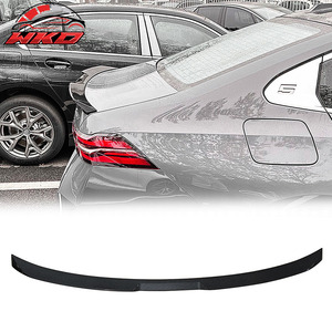 Alerón Trasero Estilo V con Acabado de Fibra de Carbono para BMW Serie 5 G60 G90 M5 Sedán 2024-2026 - Product Image 1