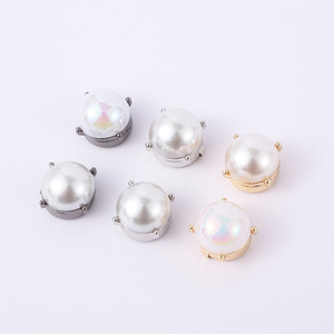 Eleganti Gemelli con Perle per Camicie da Donna - Design Semplice e Lussuoso in Resina Acrilica e Lucite - Product Image 1
