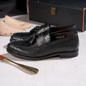 Chaussures habillées formelles en cuir véritable pour hommes, chaussures de travail décontractées d'automne, chaussures rétro britanniques à bout rond à lacets - Product Image 4