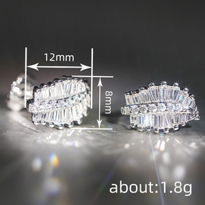 Set di Gioielli a Foglia Fresca per Donne: Collana, Orecchini e Anello Aperto, Stile Versatile ed Elegante - Product Image 4