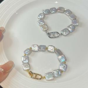 สร้อยข้อมือไข่มุกน้ำจืดทรงสี่เหลี่ยมสไตล์ยุโรปอเมริกันแบบบาโรกธรรมชาติ พร้อมตัวล็อคเงินแท้ ดีไซน์ใหม่ทั้งชิ้น - Product Image 3