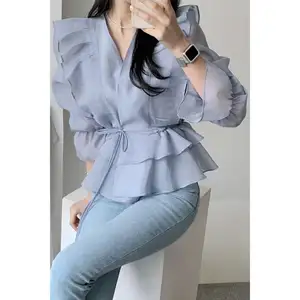 Camicetta da donna elegante con scollo incrociato e scollo a doppio strato con volant a maniche svasate e protezione solare camicia in Chiffon traspirante