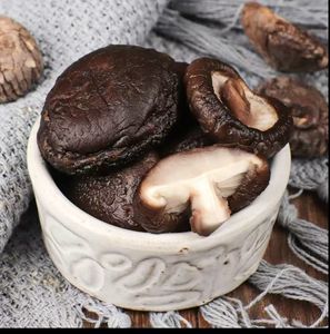 Meilleur prix pour les champignons shiitake séchés - Champignons shiitake séchés de haute qualité, parfaits pour les <span class=keywords><strong>plats</strong></span> et les <span class=keywords><strong>recettes</strong></span> aux champignons forestiers. - Product Image 3