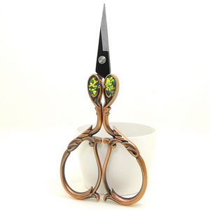 Ciseaux à broder vintage de petite taille, à pointe fine et tranchante, pour travaux manuels et artistiques - Product Image 3