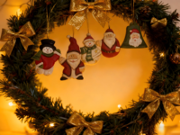 Ornement de Noël en bois gravé écologique personnalisé, décoration pendentif, adorable Père Noël, bonhomme de neige, cloche, accessoires pour arbre de Noël