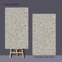 Carreaux de céramique en porcelaine, grand format 60x120, aspect marbre, mat, antidérapant, gris ciment, antique, porcelanato