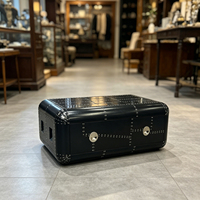 Table basse en aluminium noir de style industriel rétro avec accents rivetés, table d'appoint haut de gamme dotée d'un rangement créatif, mobilier pour la maison