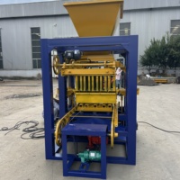 Machine de production de briques hydraulique QT4-24 avec solutions de moules personnalisées