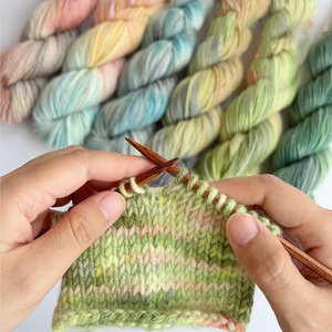 Lotus Yarns Handbemaltes Mongolisches Kaschmir-Aran-Garn 91m 55g Kammgarn in Aran-Stärke Lotus Yarns Handstrickgarn für Pullover, Mützen und Schals - Product Image 2