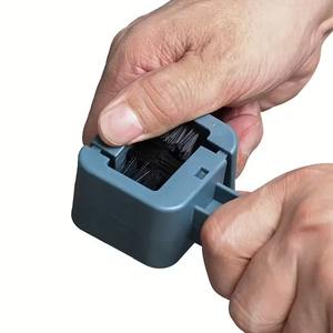 Cepillo Limpiador de Cadenas de Motocicleta de Alta Resistencia - Construcción de PVC Resistente con Mango Ergonómico - Product Image 5