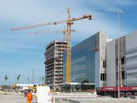 Grúa Torre Mini de Construcción 4T 42M con Joystick de Control Remoto, Cámara y Sistema de Escalada Interna Móvil Eléctrico - Precio