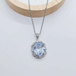 สร้อยคอจี้ตัดรูปดอกไม้และน้ำแข็งประกายรูปวงรีสุดหรูพร้อมโซ่ระดับกระดูกไหปลาร้าเพทายฝังสูง - Product Image 3