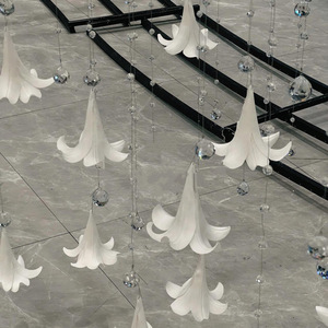 Cabeza de Flor Artificial Eva Lily, Decoración de Techo para Boda, Blanca, 18 cm, Instalación Colgante, Estilo Romántico - Product Image 1