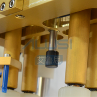 Machine de capsulage linéaire semi-automatique de haute précision pour bouteilles en plastique, facile à utiliser, équipement pneumatique