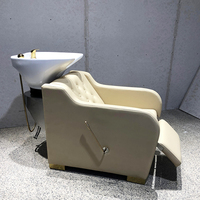 Fauteuil de lavage de luxe pour salon de coiffure, beige, inclinable et capitonné, avec bac à shampoing intégré, pour barbier professionnel