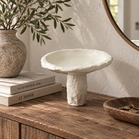 Plateau décoratif en céramique sur pied avec bord irrégulier et piétement texturé
