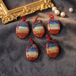 Colgante Ovalado Hecho a Mano con 7 Chakras y Piedras Preciosas, Envuelto en Alambre, Arte Metafísico Feng Shui, Artículo Coleccionable, Artesanía de Gujarat, Gemas de Ágata JILANI - Product Image 3