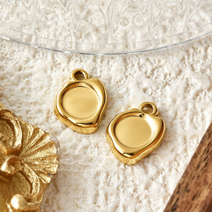 D910 - Dijes Personalizables con Logotipo en Tonos Dorado y Plateado, Base de Acero Inoxidable Resistente, Accesorios Hechos a Mano para DIY - Product Image 4