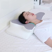 Oreiller cervical ergonomique en mousse à mémoire de forme en forme de papillon pour soulager les douleurs cervicales, réglable et amovible, vente en gros