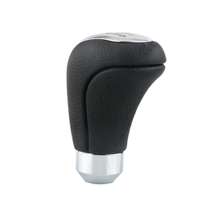 หัวเกียร์หนังแท้แบบสากล 5 สปีด สำหรับรถแข่ง JDM พร้อมโลโก้ Momo - Product Image 5