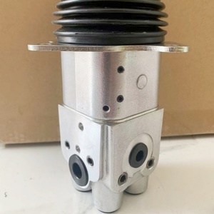 อะไหล่รถบูลโดเซอร์ จอยสติ๊ก 702-16-01451 วาล์วควบคุมสำหรับ D155A-3 D155A-5 D155AX-3 D155AX-5 - Product Image 1