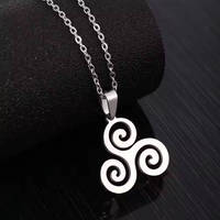 Vente en gros pas cher Pendentif Triskelion celtique minimaliste Collier triple spirale plaqué or 18 ct poli