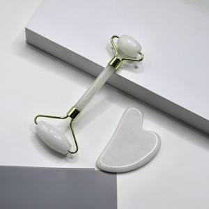 <span class=keywords><strong>Rouleau</strong></span> <span class=keywords><strong>de</strong></span> massage facial double face en <span class=keywords><strong>jade</strong></span> blanc et planche Gua Sha, masseur <span class=keywords><strong>de</strong></span> pouce, revitalisant cutané, fourni par le fabricant - Product Image 2