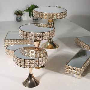 Gran Venta Decoración para Fiesta de Cumpleaños Juego de 3 Soportes para Postres Exhibidor de Pasteles de Metal y Cristal Dorado para Pasteles de <span class=keywords><strong>Boda</strong></span> - Product Image 2