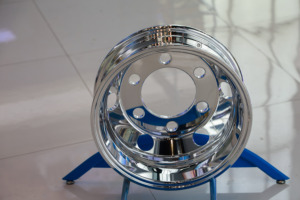 Fabricación personalizada llanta de rueda de 22,5 pulgadas 8,25x22,5 llanta de acero para camión sin cámara de servicio pesado para camión 295/80R22.5 - Product Image 6