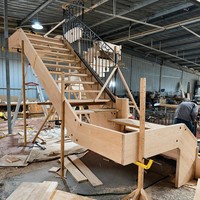Escaliers intérieurs en bois haut de gamme sur mesure, avec marches en bois massif, fournis directement par l'usine du Jiangsu