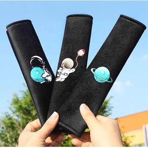 Fundas de cinturón de seguridad suave para coche KT, hombrera de <span class=keywords><strong>astronauta</strong></span> bonita, cinturones de seguridad de felpa, protección de hombro para adultos y niños, accesorios - Product Image 2