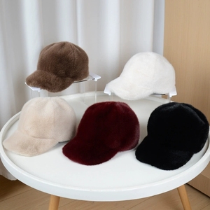 Gorro de Béisbol de Piel Sintética Afelpada de Color Sólido a la Moda para Mujer, Gorra Gruesa de Lujo para Exteriores, Gorro de Invierno Cálido con Cierre a Presión para Hombre - Product Image 1