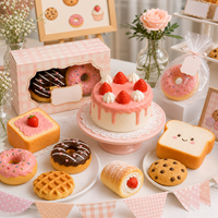 Ensemble de jouets squishy personnalisés en forme de pain, gâteau, biscuit et beignet pour les promotions de marques, les boutiques de cadeaux et les événements