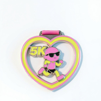 Médaille de finisseur personnalisée en forme de cœur 5K en alliage de zinc émaillé couleur plaqué or avec ruban imprimé pour course de course à pied