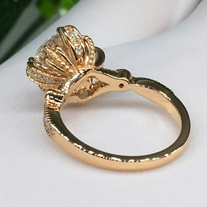 Anello di fidanzamento F1114 Crown Opal in oro massiccio 18 carati con taglio ovale e montatura a griffe, gioiello raffinato da donna - Product Image 4