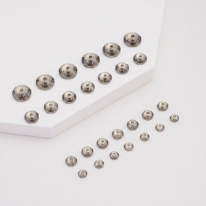 Perles de strass modernes en résine époxy gris-beige de 5 mm, forme diamant, dos plat, trou central, à coudre, pour la confection de bijoux au crochet - Product Image 1