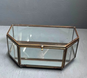 Caja de Joyería Decorativa Hecha con Latón y Vidrio/Espejo, Utilizada para Exhibición y Almacenamiento de Joyas, Proveedor de la India - Product Image 4