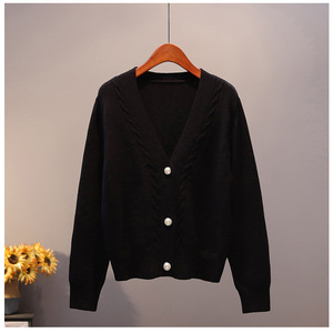 เสื้อคาร์ดิแกนถักสำหรับผู้หญิง คอวี ติดกระดุมด้านหน้า เสื้อสเวตเตอร์ถักลำลอง แฟชั่น - Product Image 4