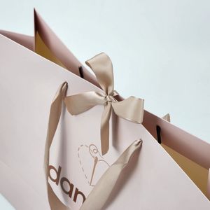 Bolsa de Regalo de Papel Impresa con el Logotipo de la Tienda de Ropa de Lujo Personalizada de Fábrica, con su Propio Logotipo - Product Image 6