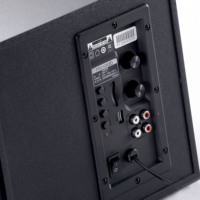Impresionante altavoz BT Microlab para música heavy metal