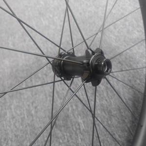 Road 700C Eje de barril Frenos de disco Fibra de <span class=keywords><strong>carbono</strong></span> 28/30/35mm Gravel Road Rim Frenos Hill Climbing Wheel Set - Product Image 3