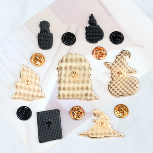 Sombrero <span class=keywords><strong>de</strong></span> bruja <span class=keywords><strong>de</strong></span> Halloween calabaza gato elfo <span class=keywords><strong>mundo</strong></span> mágico camisa solapa Pin broche púrpura poción vela insignias mago esmalte Pin personalizado - Product Image 5