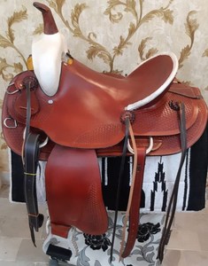 Selle de cheval en cuir façonnée à la main de style western élégant - Selle de cowboy sculptée à la main avec étriers - Product Image 1
