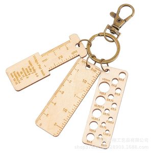 Juego de 3 Herramientas de Tejer Miniatura de Madera, Multifuncional, con Regla, Ganchillo y Costura, Portátil, para Llavero - Product Image 4