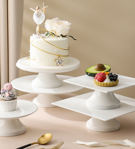 Soportes de Cerámica para Pasteles para Mesa de Postres de Boda, Elegantes Platos con Pedestal Blancos para Fiestas y Banquetes - Product Image 1