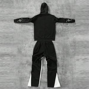 Ensemble de survêtement streetwear personnalisé en molleton bouclette avec sweat à capuche zippé coupe oversize et pantalon de survêtement évasé, imprimé sérigraphié et brodé - Product Image 2