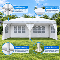 Tente de réception extérieure pliable résistante aux intempéries avec structure en acier et parois latérales à fenêtres arquées pour jardin et mariage