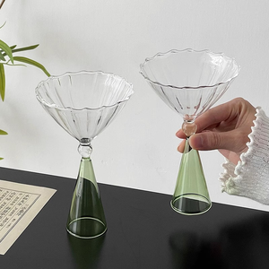 Diseño único Wave Rim Vaso para beber Tallo verde Postre Tazas de helado Vasos de cóctel de <span class=keywords><strong>Martini</strong></span> a rayas - Product Image 2