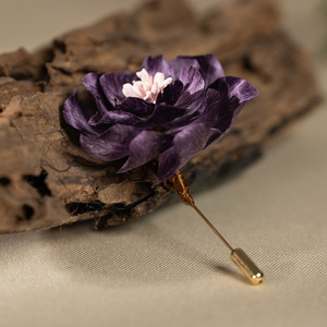 Broche en velours représentant une fleur, un nouveau modèle original fait main, fleur violette, élégante et sophistiquée, pour cheongsam. - Product Image 2